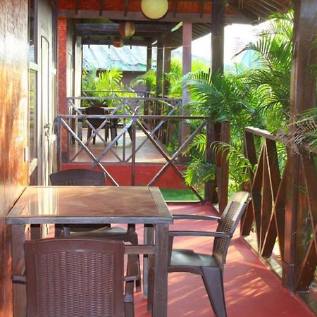Rock Water Resort Morjim Bagian luar foto