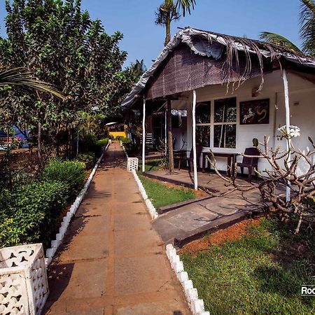 Rock Water Resort Morjim Bagian luar foto