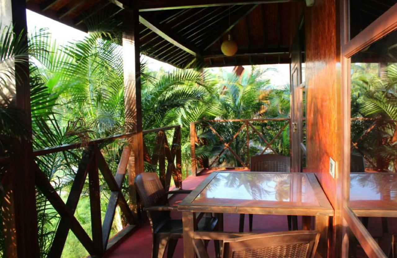 Rock Water Resort Morjim Bagian luar foto