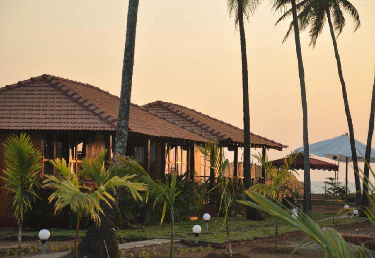 Rock Water Resort Morjim Bagian luar foto