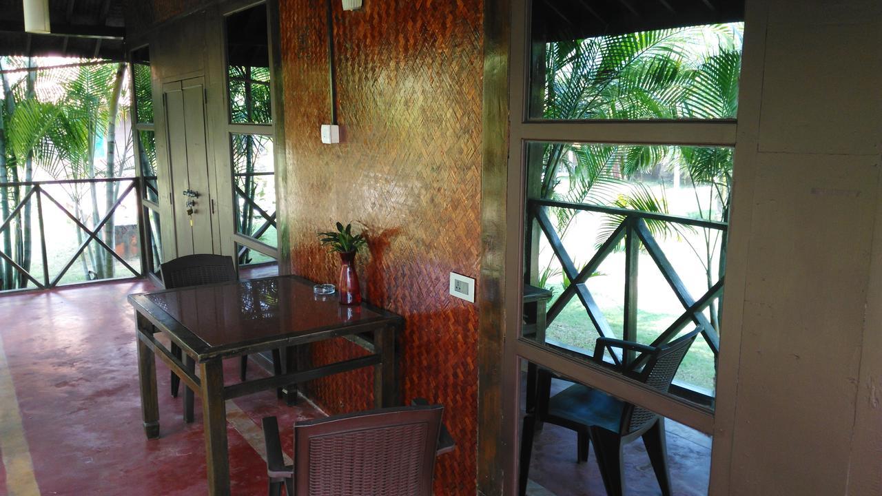 Rock Water Resort Morjim Bagian luar foto