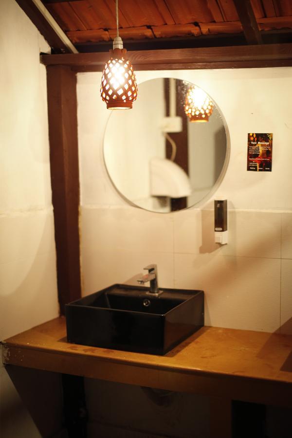 Rock Water Resort Morjim Bagian luar foto