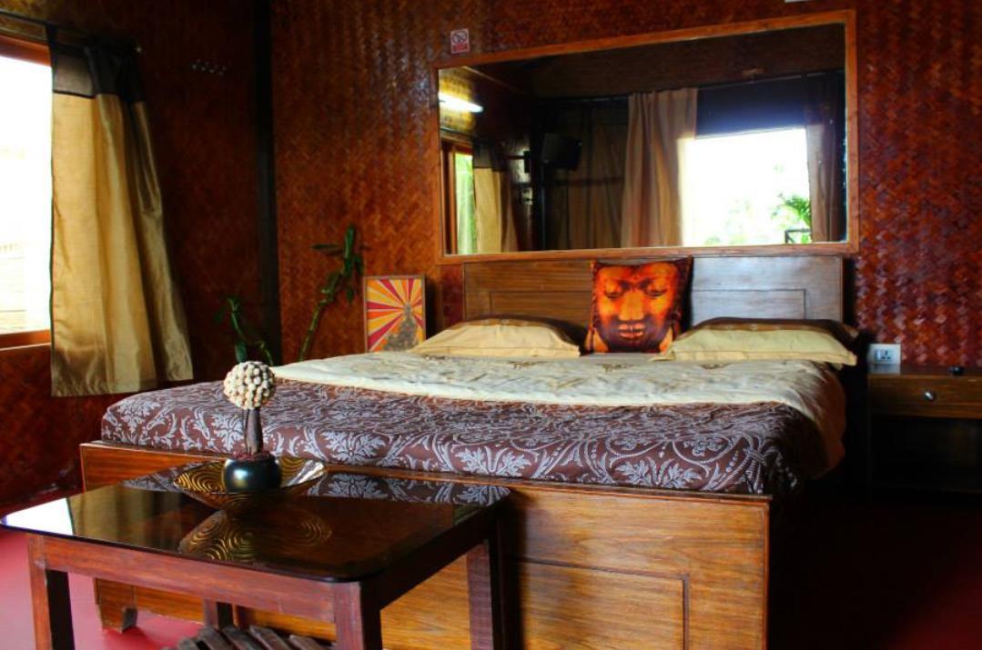 Rock Water Resort Morjim Ruang foto