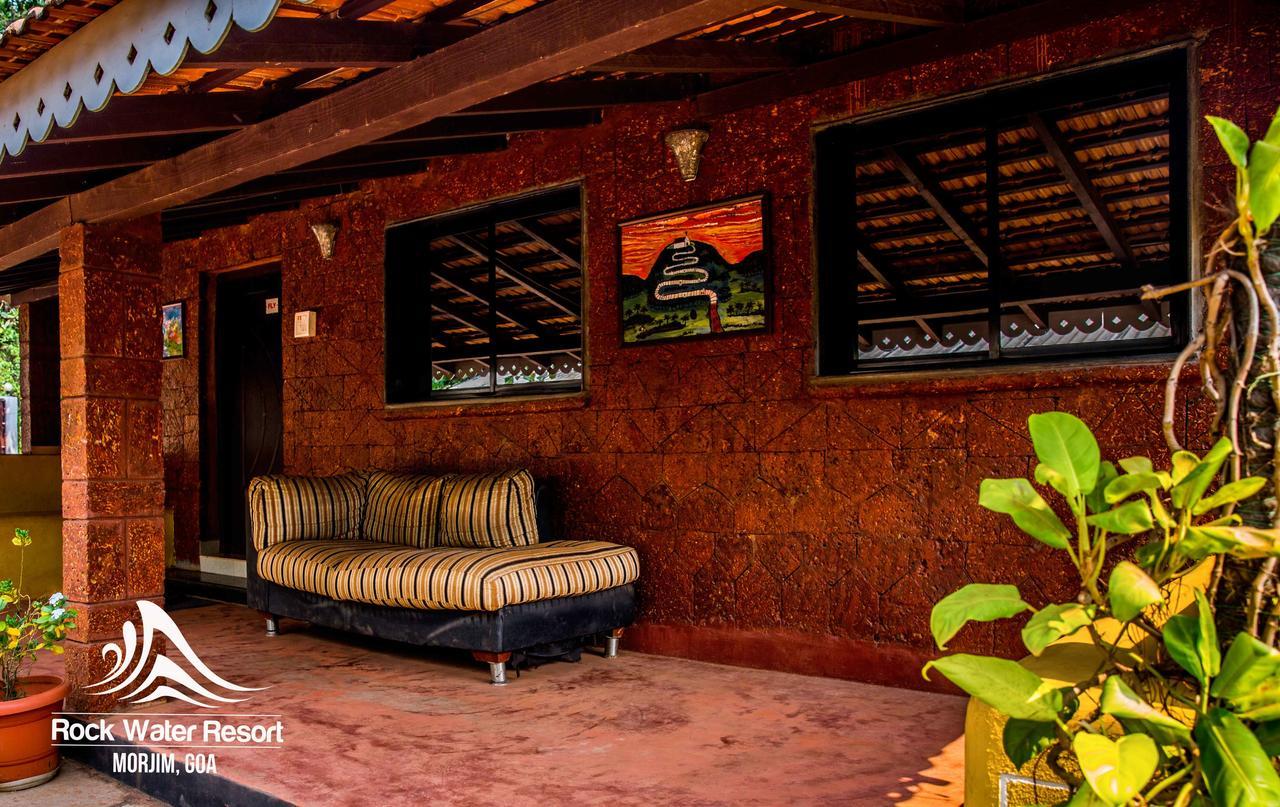 Rock Water Resort Morjim Bagian luar foto