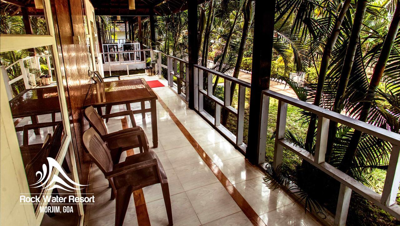Rock Water Resort Morjim Bagian luar foto