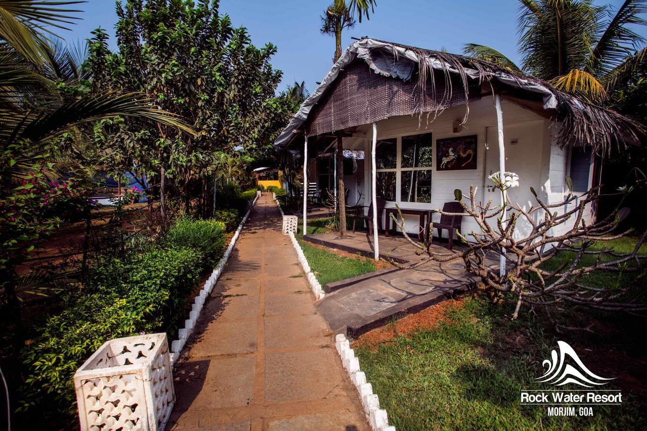 Rock Water Resort Morjim Bagian luar foto