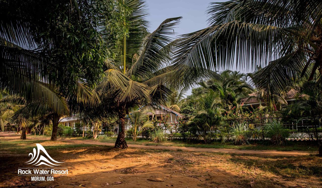 Rock Water Resort Morjim Bagian luar foto