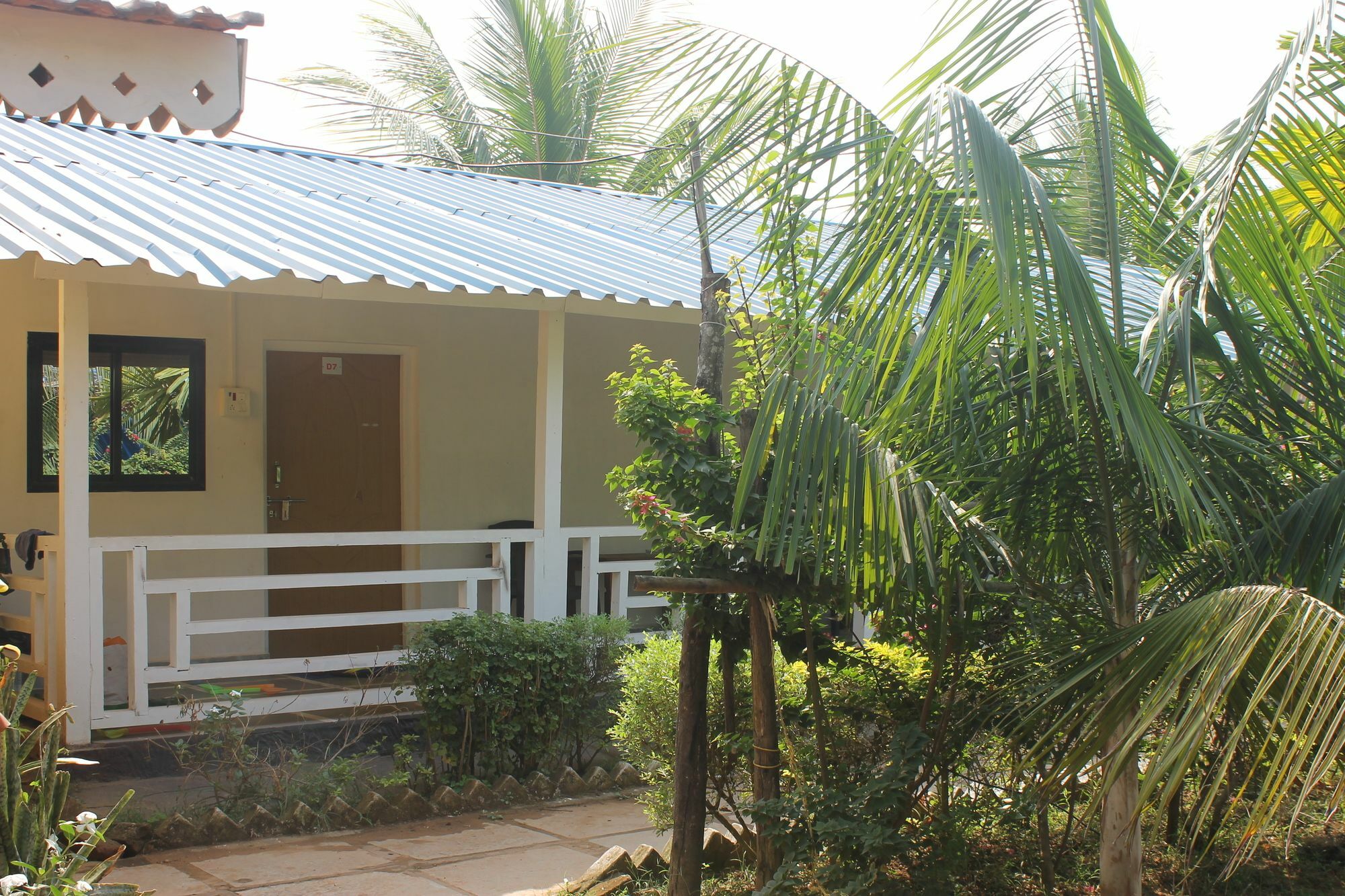 Rock Water Resort Morjim Bagian luar foto